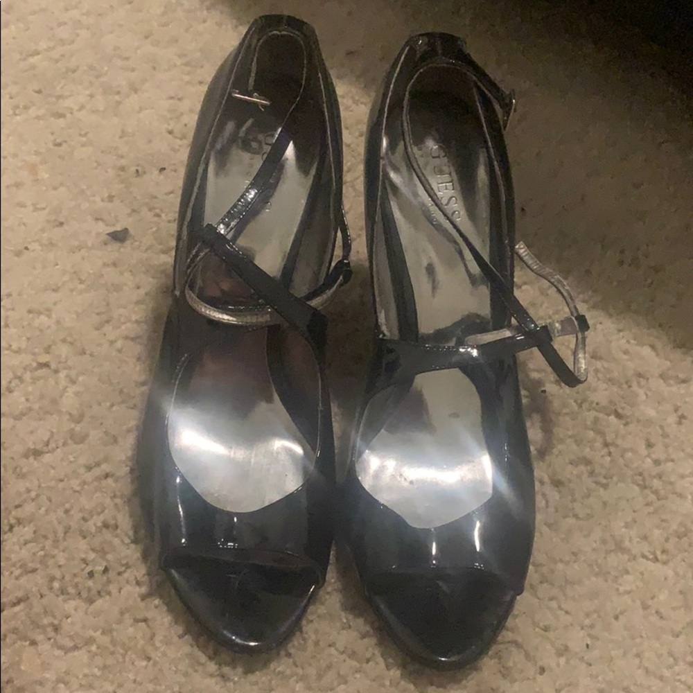 Open toe paten leather shoes